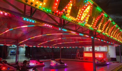 manege auto tamponneuses adultes.