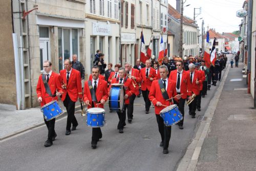 champagne 52 nogent association etoile biesloise et nogentaise defile.