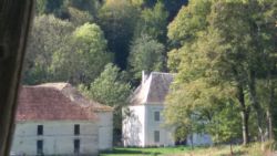 champagne 52 bourdons sur rognon porterie de l ancienne abbaye cistercienne de la crete jardin d hildegarde 2.