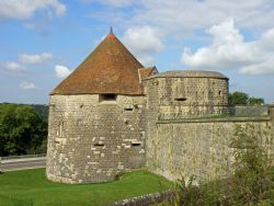 champagne 52 langres patrimoine tour de navarre iscl.