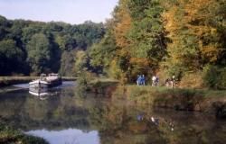 CANAL ENTRE CHAMPAGNE ET BOURGOGNE